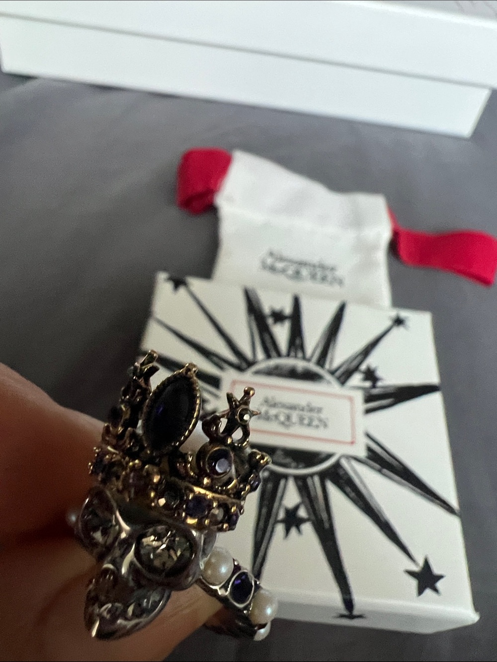 Alexander McQueen king Silver Skull Crown Ring with Dark Stone - Picture 5 of 8